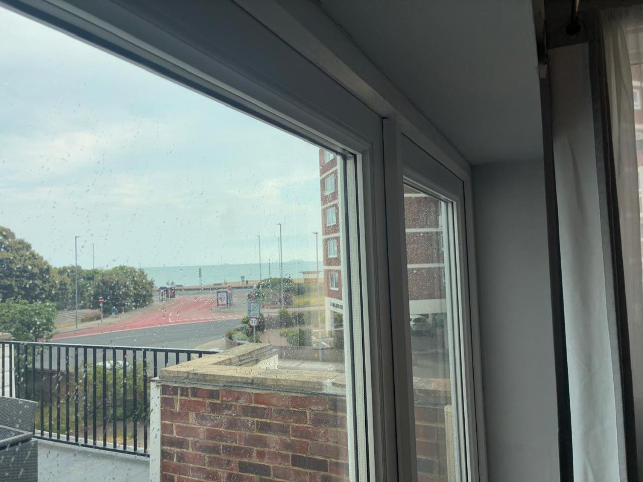 Inn By The Sea, Portsmouth - En Suite Rooms With Or Without Sea View, Onsite Ev 22Kw Eksteriør bilde