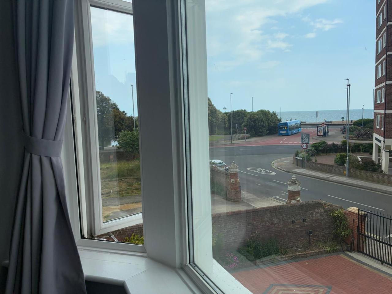 Inn By The Sea, Portsmouth - En Suite Rooms With Or Without Sea View, Onsite Ev 22Kw Eksteriør bilde