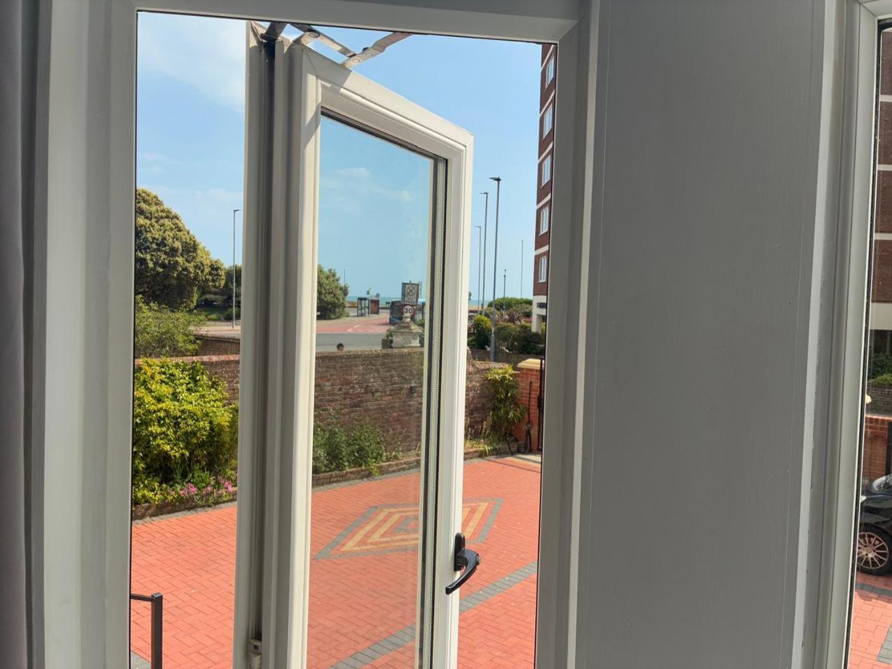 Inn By The Sea, Portsmouth - En Suite Rooms With Or Without Sea View, Onsite Ev 22Kw Eksteriør bilde