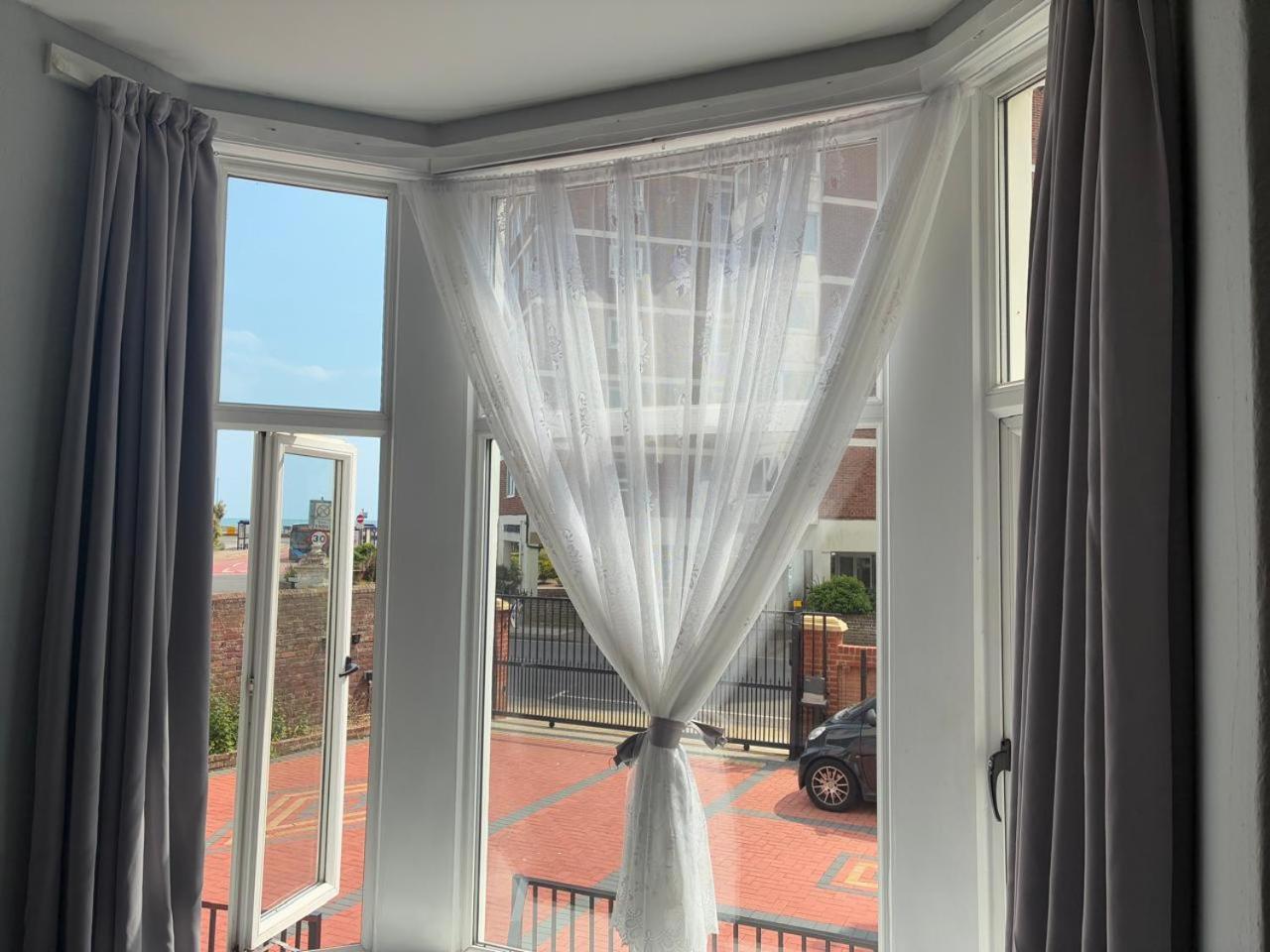 Inn By The Sea, Portsmouth - En Suite Rooms With Or Without Sea View, Onsite Ev 22Kw Eksteriør bilde