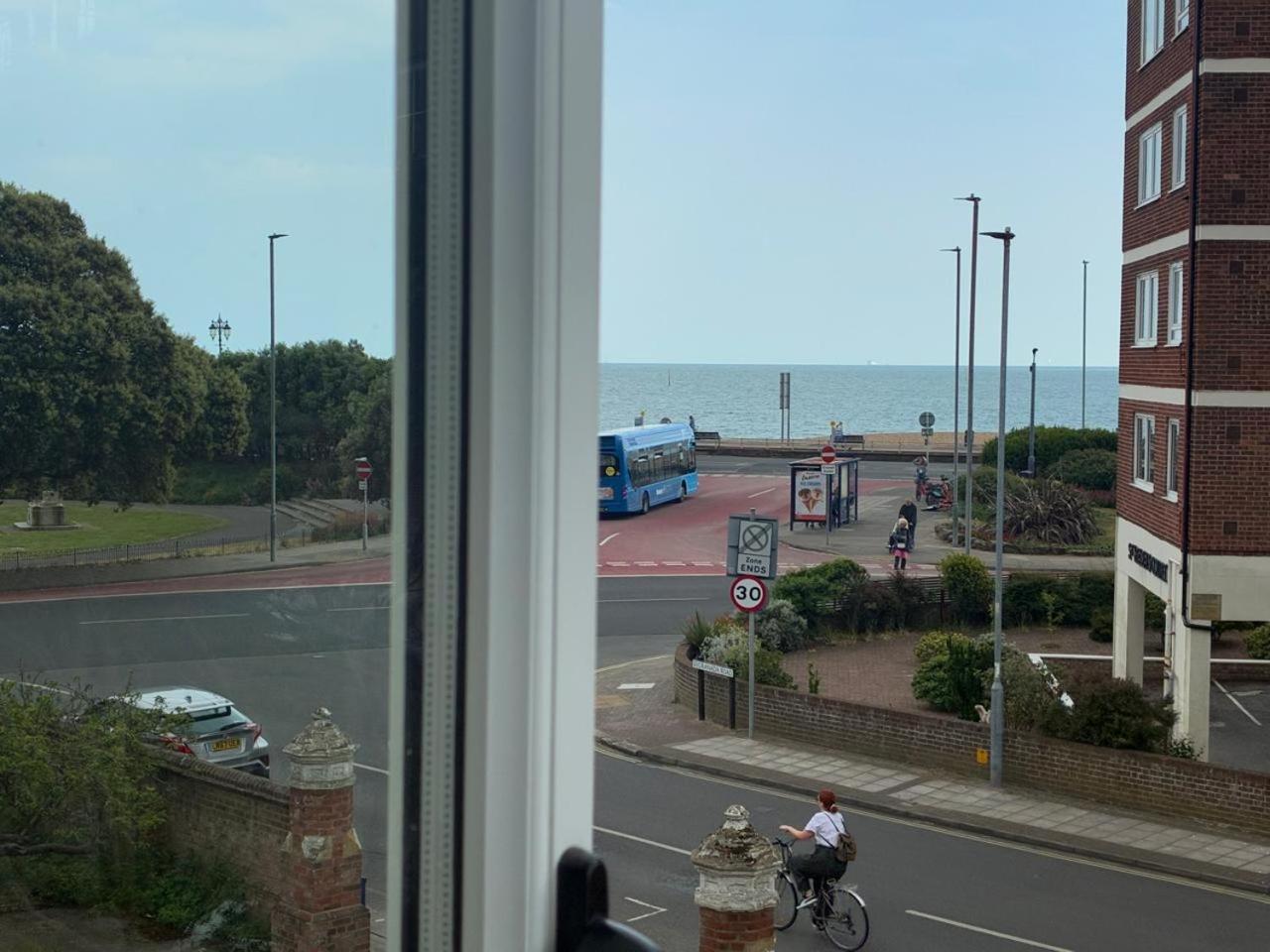 Inn By The Sea, Portsmouth - En Suite Rooms With Or Without Sea View, Onsite Ev 22Kw Eksteriør bilde