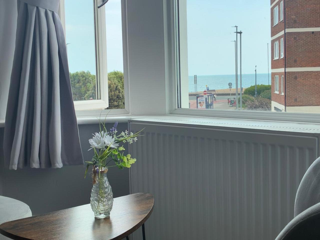 Inn By The Sea, Portsmouth - En Suite Rooms With Or Without Sea View, Onsite Ev 22Kw Eksteriør bilde